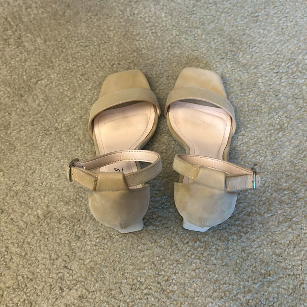 Anne Michelle Nude Suede heels (9W) - Picture 3 of 4